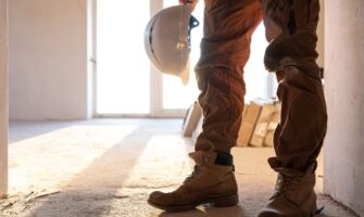 Choosing the Right Safety Boots for Different Work Environments