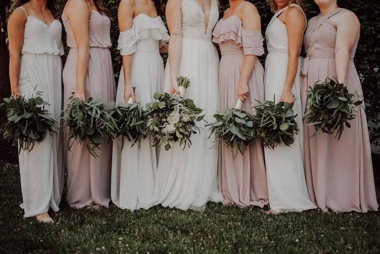 Factors to Consider When Choosing Luxury Bridesmaid Dresses